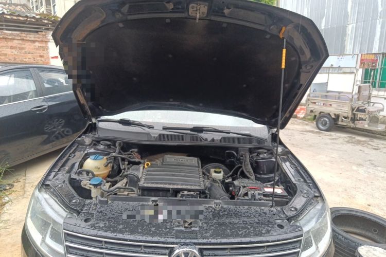 Used Volkswagen Lavida 2015 1.6L Automatic Comfort Edition Engine Bay