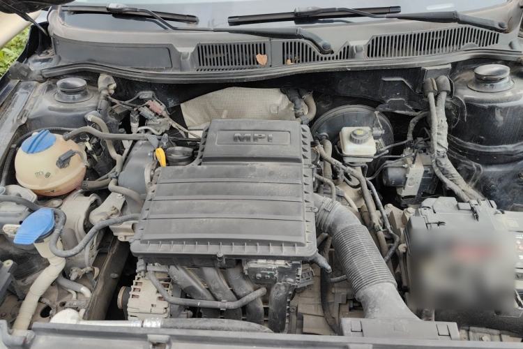 Used Volkswagen Lavida 2015 1.6L Automatic Comfort Edition Engine Bay