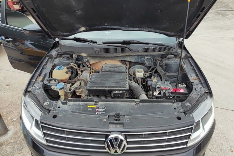 Used Volkswagen Lavida 2015 1.6L Manual Comfort Edition Engine Bay