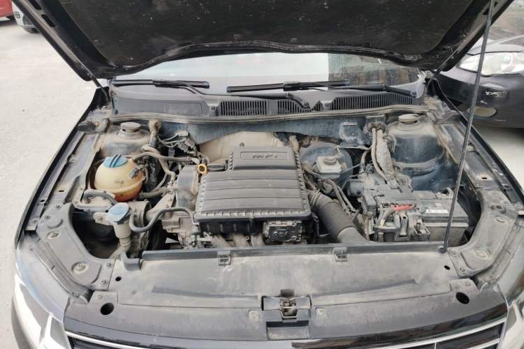 Used Volkswagen Lavida 2015 1.6L Automatic Comfort Edition Engine Bay