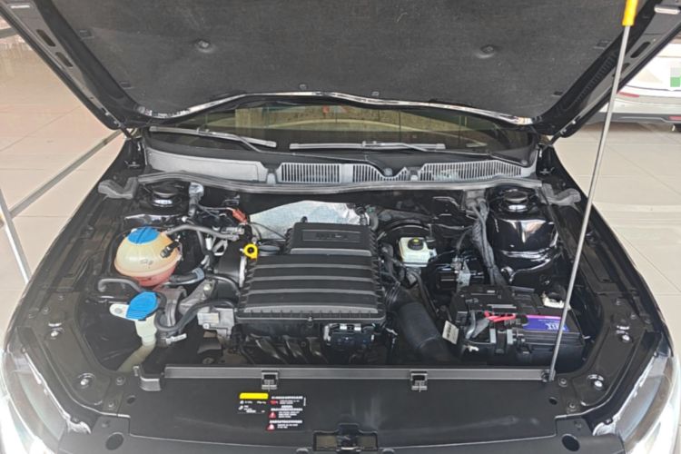 Used Volkswagen Lavida 2015 1.6L Automatic Comfort Edition Engine Bay