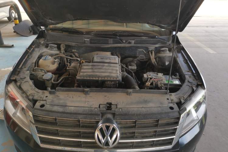 Used Volkswagen Lavida 2015 1.6L Automatic Fashion Edition Engine Bay
