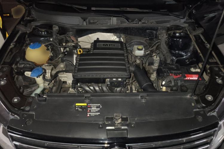 Used Volkswagen Lavida 2015 1.6L Manual Comfort Edition Engine Bay