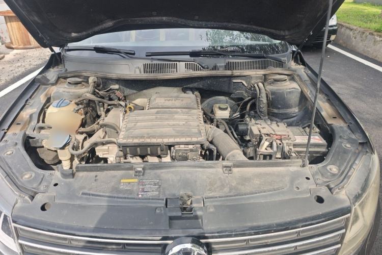 Used Volkswagen Lavida 2015 1.6L Automatic Fashion Edition Engine Bay