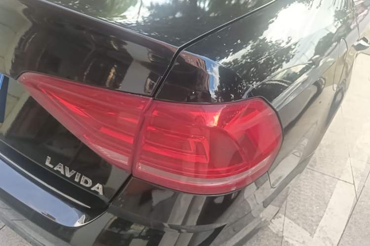 Used Volkswagen Lavida 2015 1.6L Automatic Comfort Edition Exterior 1