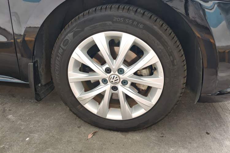 Used Volkswagen Lavida 2015 1.6L Automatic Comfort Edition Exterior 1