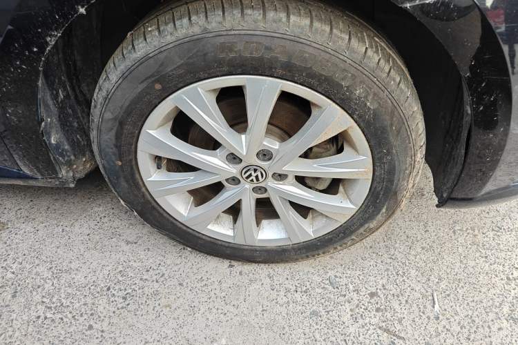 Used Volkswagen Lavida 2015 1.6L Automatic Comfort Edition Exterior 1