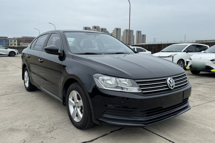 Used Volkswagen Lavida 2015 1.6L Automatic Fashion Edition Exterior 2