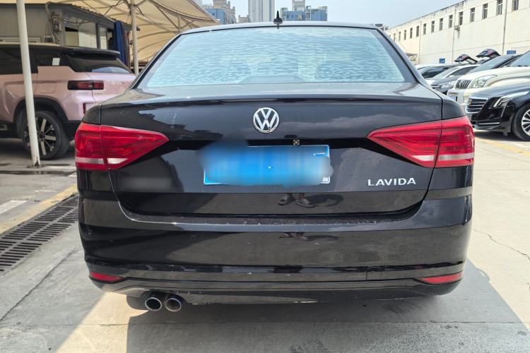 Used Volkswagen Lavida 2015 1.6L Automatic Fashion Edition Exterior 2
