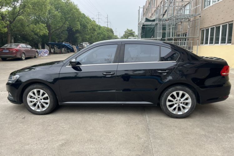 Used Volkswagen Lavida 2015 1.6L Automatic Comfort Edition Exterior 2