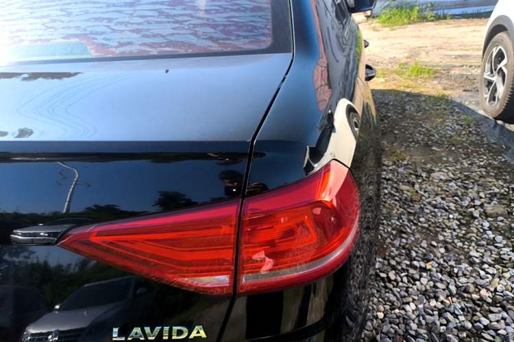 Used Volkswagen Lavida 2015 230TSI DSG Comfort Edition Exterior 3