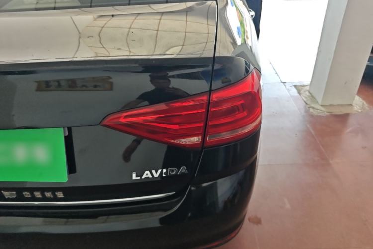 Used Volkswagen Lavida 2015 1.6L Automatic Comfort Edition Exterior 3