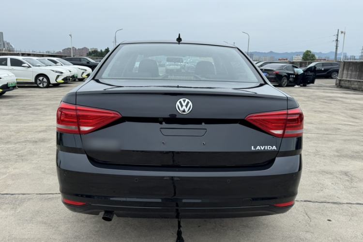 Used Volkswagen Lavida 2015 1.6L Automatic Fashion Edition Exterior 4