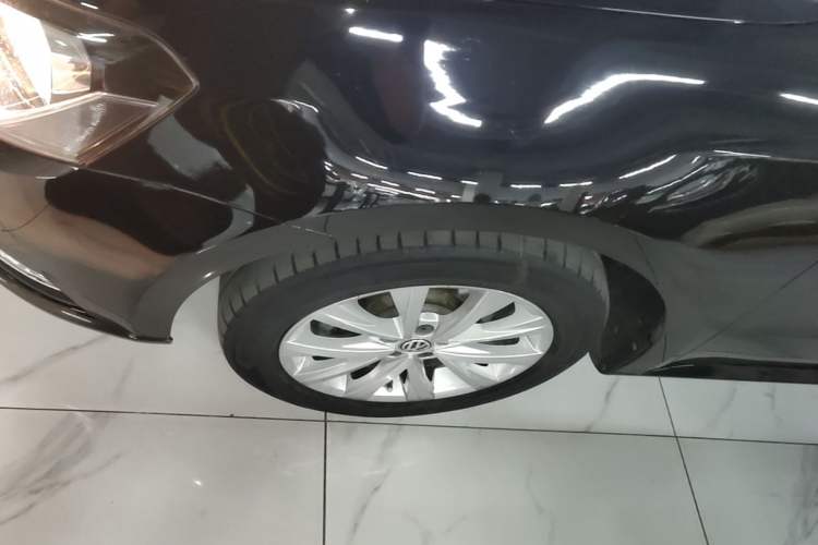 Used Volkswagen Lavida 2015 1.6L Automatic Comfort Edition Exterior 4