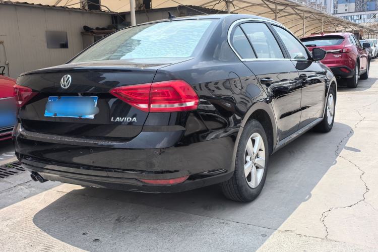 Used Volkswagen Lavida 2015 1.6L Automatic Fashion Edition Exterior 4