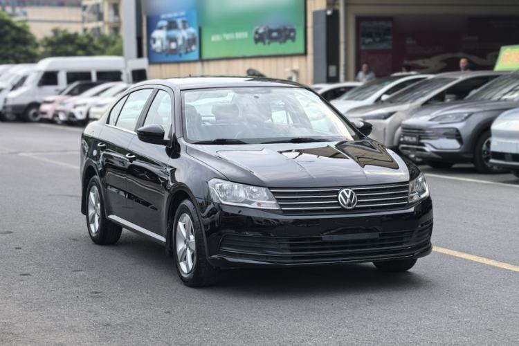 Used Volkswagen Lavida 2015 1.6L Automatic Fashion Edition Exterior 4
