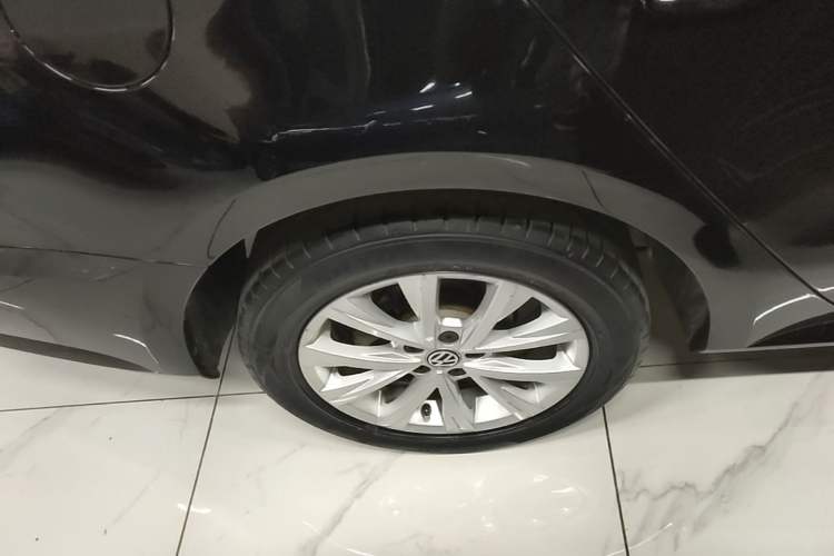 Used Volkswagen Lavida 2015 1.6L Automatic Comfort Edition Exterior 5