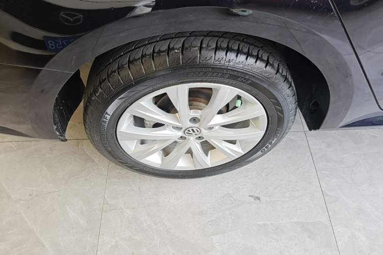 Used Volkswagen Lavida 2015 1.6L Automatic Comfort Edition Exterior 5