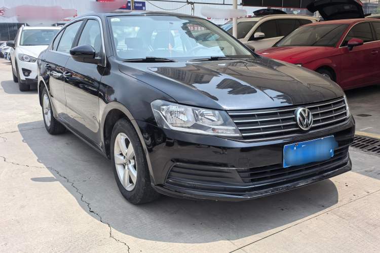 Used Volkswagen Lavida 2015 1.6L Automatic Fashion Edition Exterior 5