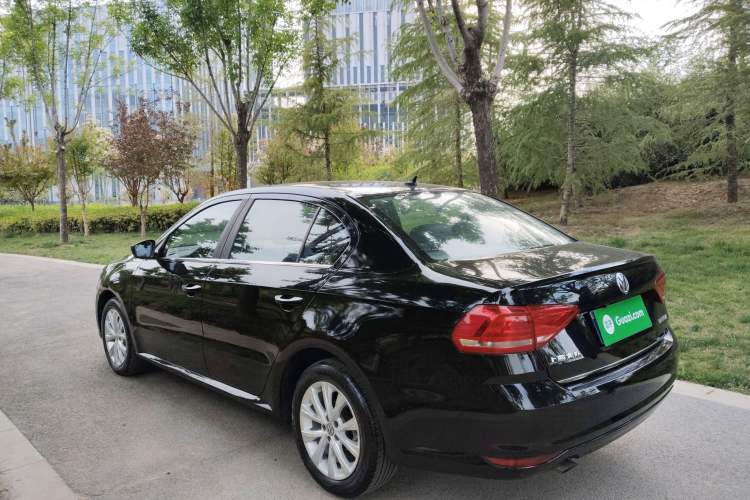Used Volkswagen Lavida 2015 1.6L Automatic Comfort Edition Exterior 5