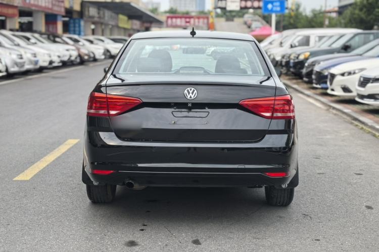 Used Volkswagen Lavida 2015 1.6L Automatic Fashion Edition Exterior 5