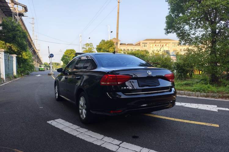 Used Volkswagen Lavida 2015 1.6L Automatic Comfort Edition Exterior 8