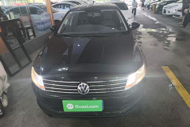Used Volkswagen Lavida 2015 1.6L Manual Fashion Edition Front