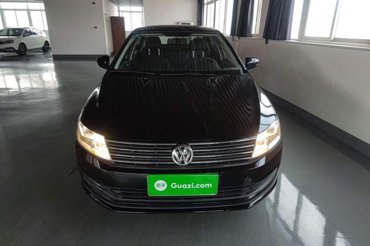 Used Volkswagen Lavida 2015 1.6L Manual Fashion Edition Front