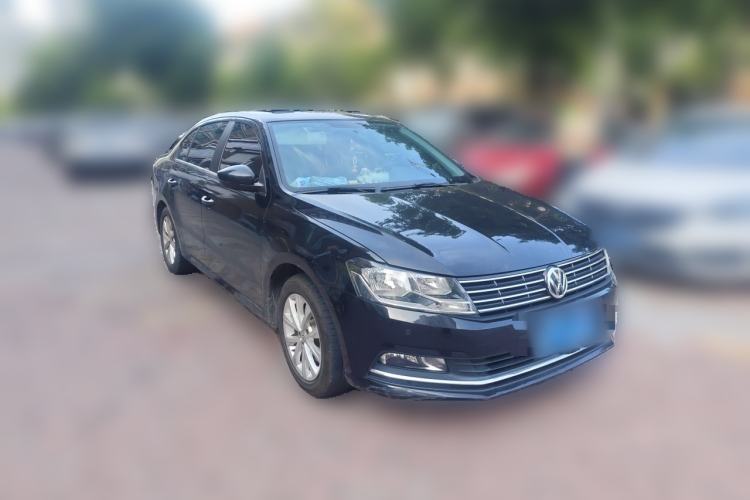 Used Volkswagen Lavida 2015 1.6L Automatic Comfort Edition Front Right 45 Deg
