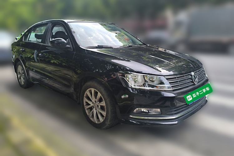Used Volkswagen Lavida 2015 230TSI DSG Comfort Edition Front Right 45 Deg