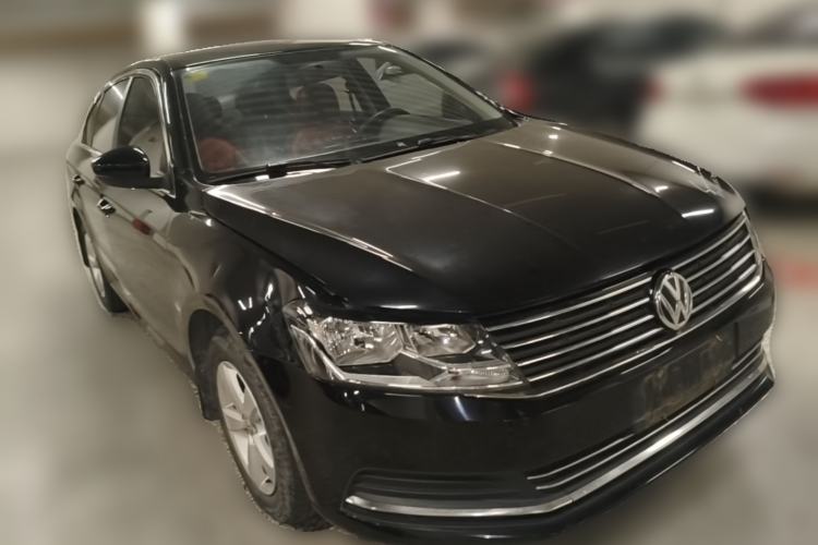 Used Volkswagen Lavida 2015 1.6L Manual Fashion Edition Front Right 45 Deg