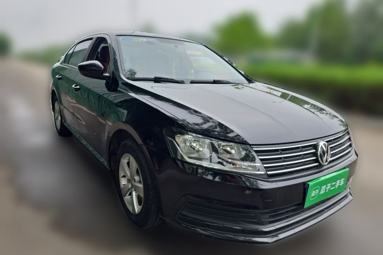 Used Volkswagen Lavida 2015 1.6L Manual Fashion Edition Front Right 45 Deg