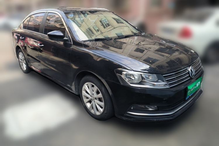 Used Volkswagen Lavida 2015 1.6L Manual Comfort Edition Front Right 45 Deg