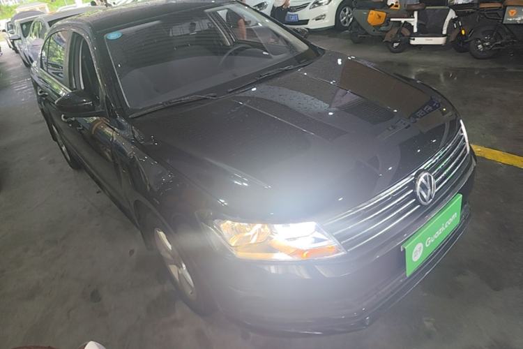 Used Volkswagen Lavida 2015 1.6L Manual Fashion Edition Front Right 45 Deg