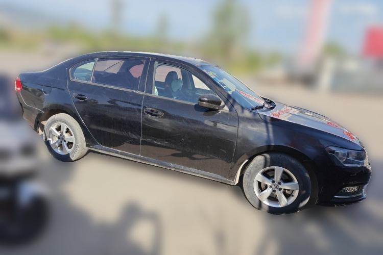 Used Volkswagen Lavida 2015 1.6L Manual Fashion Edition Front Right 45 Deg