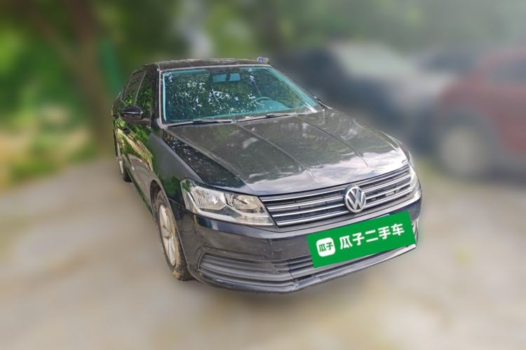 Used Volkswagen Lavida 2015 1.6L Manual Fashion Edition Front Right 45 Deg