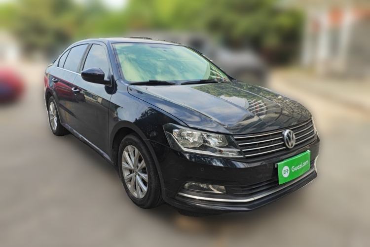 Used Volkswagen Lavida 2015 1.6L Manual Comfort Edition Front Right 45 Deg