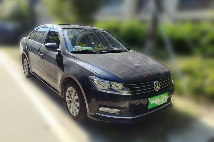 Used Volkswagen Lavida 2015 1.6L Automatic Comfort Edition Front Right 45 Deg