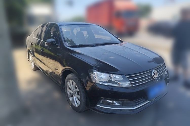 Used Volkswagen Lavida 2015 1.6L Manual Comfort Edition Front Right 45 Deg
