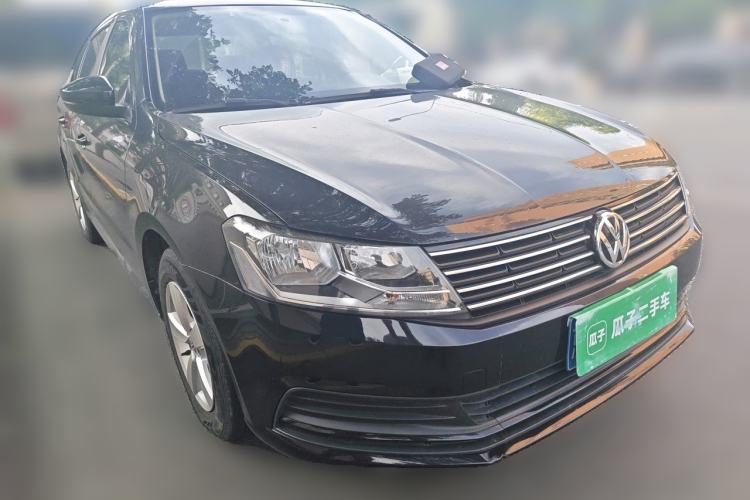 Used Volkswagen Lavida 2015 1.6L Manual Fashion Edition Front Right 45 Deg