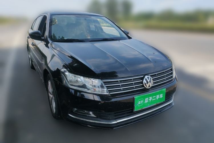 Used Volkswagen Lavida 2015 230TSI DSG Comfort Edition Front Right 45 Deg