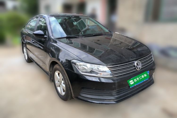 Used Volkswagen Lavida 2015 1.6L Manual Fashion Edition Front Right 45 Deg