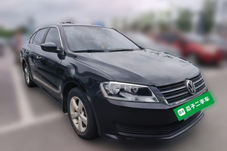 Used Volkswagen Lavida 2015 1.6L Manual Fashion Edition Front Right 45 Deg