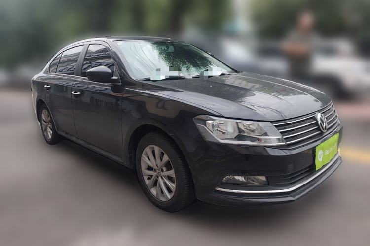 Used Volkswagen Lavida 2015 1.6L Automatic Comfort Edition Front Right 45 Deg