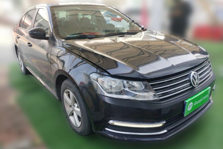 Used Volkswagen Lavida 2015 1.6L Manual Fashion Edition Front Right 45 Deg