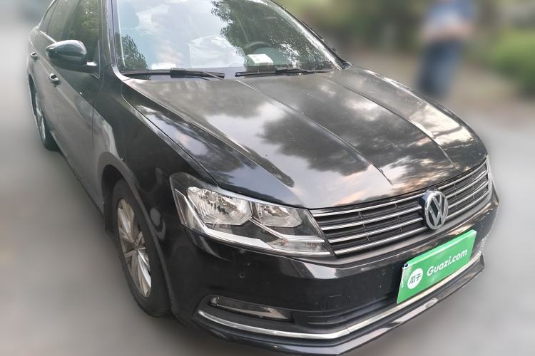 Used Volkswagen Lavida 2015 230TSI DSG Comfort Edition Front Right 45 Deg