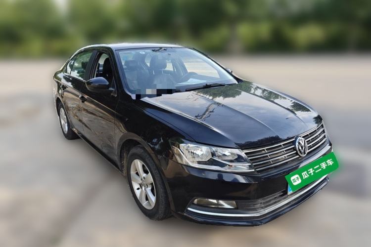 Used Volkswagen Lavida 2015 1.6L Manual Fashion Edition Front Right 45 Deg