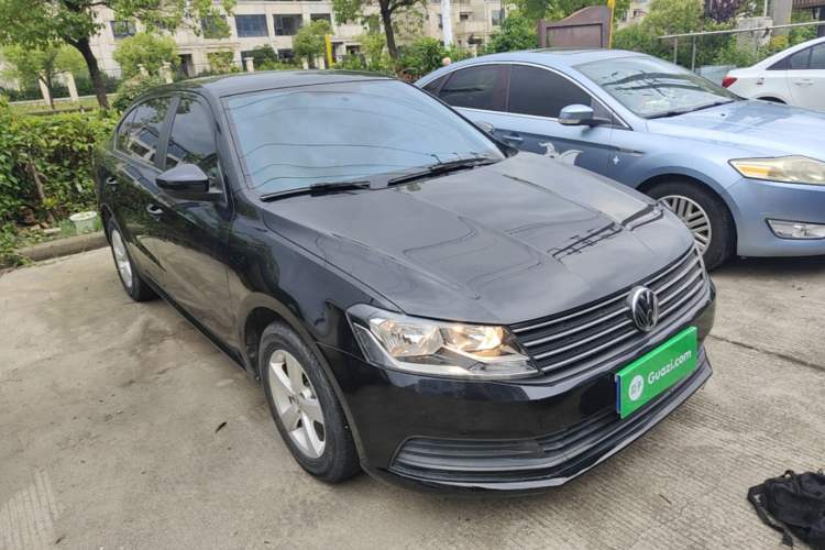 Used Volkswagen Lavida 2015 1.6L Manual Fashion Edition Front Right 45 Deg