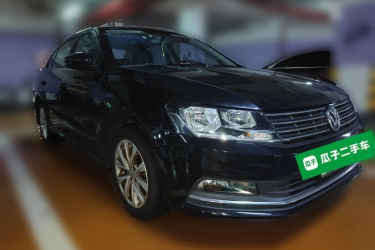 Used Volkswagen Lavida 2015 230TSI DSG Comfort Edition Front Right 45 Deg