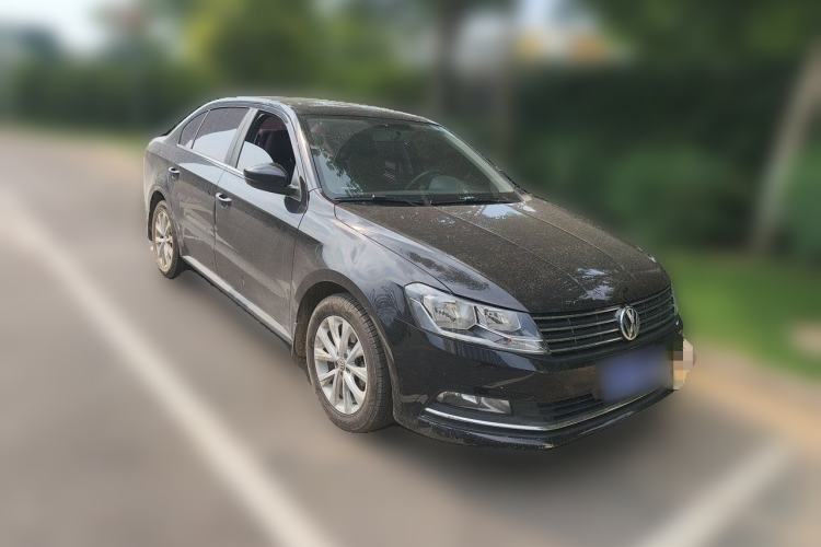 Used Volkswagen Lavida 2015 1.6L Manual Comfort Edition Front Right 45 Deg